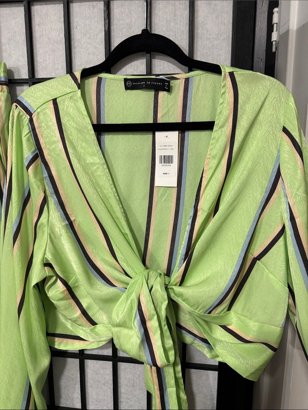 Fashion to Figure Green Stripe Tie Front Pant Set Size 1 NWT - Picture 11 of 14